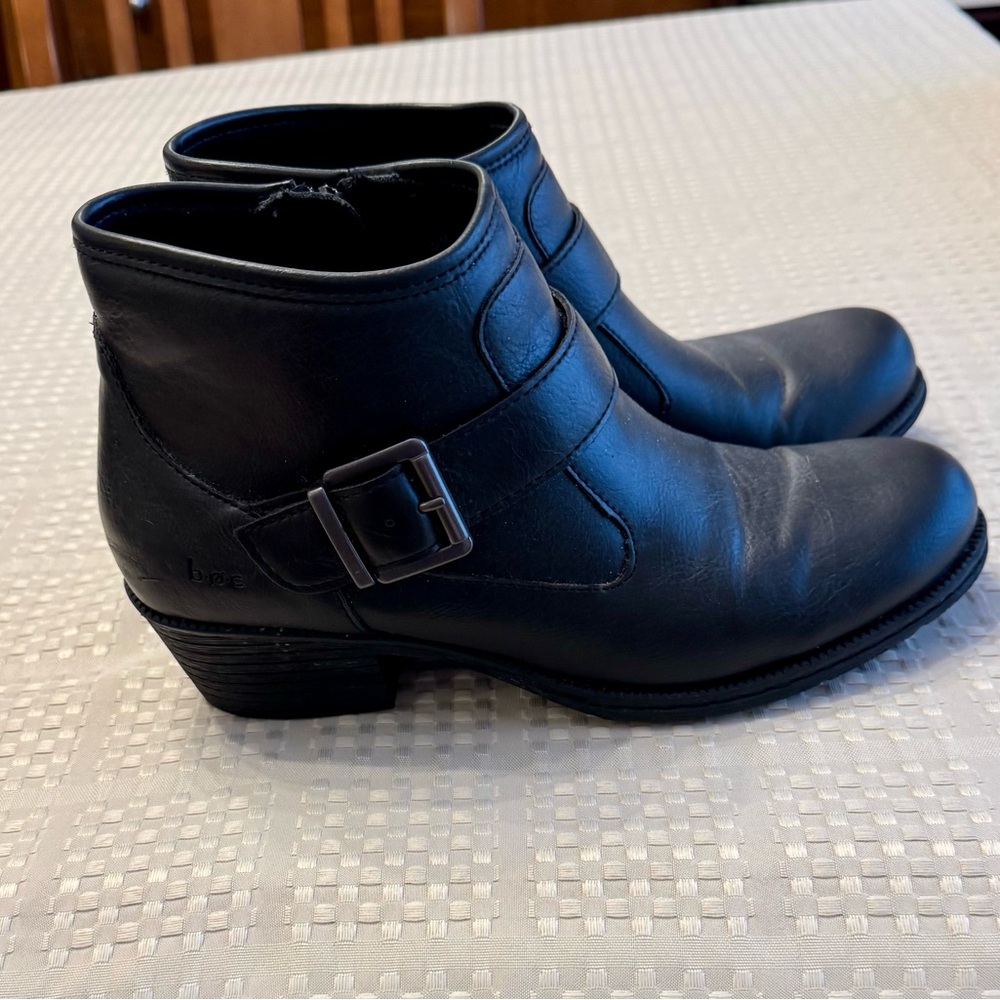 B.O.C. Black Ankle Boots with buckle strap, black leather, size 9 M